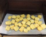A picture of step 4 of Garlic butter bread cubes for salad or mushrooms soup.