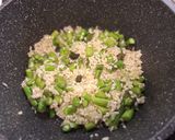 Foto del passaggio 5 della ricetta Risotto con Asparagi e Gamberetti