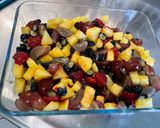 Une image de l'étape 9 de Salade de fruits rouges, ananas et raisin.