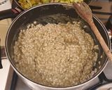 Foto del passaggio 7 della ricetta Orzo con crema di carciofi e porri fritti