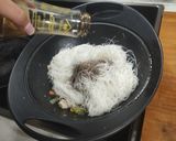 Foto del paso 6 de la receta Fideos de arroz con verduras pollo y gambas 🫑🥑🍗🦐