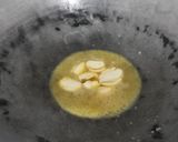 Foto langkah ke 2 dari resep Tumis Udang Bawang Putih.