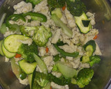 Foto del paso 5 de la receta: Pollo en tiras con vegetales