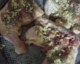 Foto del paso 4 de la receta: Pollo al horno con ajo y 🍋 limón y orégano