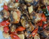 Foto langkah ke 5 dari resep Tumis Kerang Pedas.
