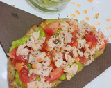 Foto del paso 6 de la receta: Tosta de centeno al huevo, aguacate, atún y sweet Chili