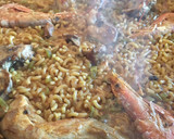 Foto del paso 4 de la receta: Fideuá mixta de conejo y gambón