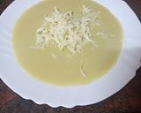 Foto del paso 4 de la receta: Crema de puerros y calabacín con queso majorero para estudiantes