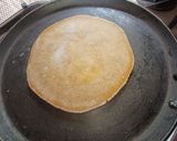 A picture of step 3 of Jowar masala roti.