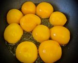 Foto del paso 3 de la receta: Melocotones flambeados con mascarpone a la vainilla y frutos secos