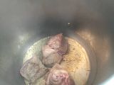 Sopa de pollo casera en olla