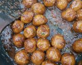 Foto langkah ke 2 dari resep Tumis Bakso Pedas Manis.