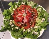 Une image de l'étape 9 de Salade de feuille de chêne aux tomates, jambon blanc et roquefort (sauce épicée à la ciboulette).