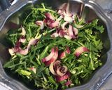 Une image de l'étape 7 de Salade de pissenlit et endive rouge aux herbes fraîches.