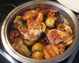 Foto del paso 6 de la receta: Contramuslos de pollo asado con peras