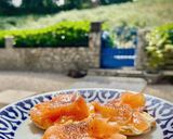 Foto del paso 3 de la receta: Canapé de salmón marinado con pepino a la trufa