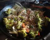 Foto del paso 4 de la receta: Brotes de lentejas en salteado de verduras