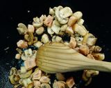 Foto del paso 3 de la receta: Pasta con salmón, tomate y bebida vegetal de coco
