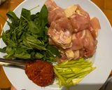 รูปขั้นตอนการทำที่ 1 ของ แกงไก่ใส่ฟักทอง🥘