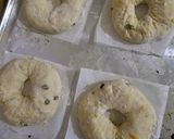 Gambar langkah 3 resipi Cheddar and Jalapeño Bagels.