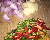 Foto langkah ke 2 dari resep Tumis teri pedas.
