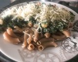 Foto del paso 5 de la receta Torcetti al fungo porcino con bechamel de espinacas, gambas y piñones
