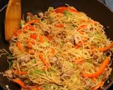 A picture of step 12 of Japanese Pork Yakisoba (豚肉焼きそばの作り方).
