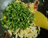 Foto langkah ke 3 dari resep Tumis Buncis Telur.