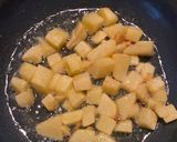 Foto langkah ke 1 dari resep Kentang kari.
