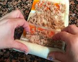 Foto del paso 6 de la receta: Rollitos de pan de molde con atún, mahonesa y palitos de surimi