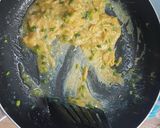 รูปขั้นตอนการทำที่ 8 ของ ข้าวผัดกระเทียมไข่เจียวออมเล็ต