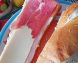 Foto del paso 1 de la receta: Baguette de jamón serrano 😍