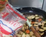 Foto langkah ke 3 dari resep Terong Ungu Wortel Masak Kecap.