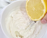 Foto del paso 1 de la receta: Crema de yogur griego con limón y tahini
