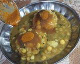 A picture of step 7 of Ragda patties.