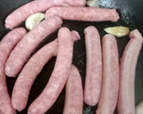 Foto del paso 4 de la receta: 🌭Salchichas de pollo al vino🍷