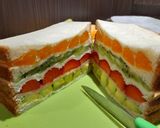 Foto langkah ke 6 dari resep Sandwich Buah Ceria.