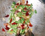 Foto langkah ke 3 dari resep Cumi asin tumis pete.