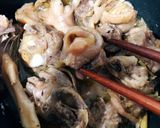 Hình bước làm 1 của món Gà kho sả, sa tế