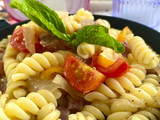 Fusilli con Cipolla di Breme e Tartare di Tonno ai pomodorini