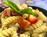 Foto del passaggio 2 della ricetta Fusilli con Cipolla di Breme e Tartare di Tonno ai pomodorini