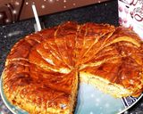 Une image de l'étape 8 de Galette des rois à l'amande de Cyril Lignac 😋.
