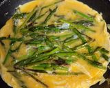 Foto del paso 3 de la receta: Tortilla de espárragos silvestres