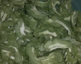 Foto langkah ke 1 dari resep Pare masak tumis.