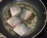 Foto del paso 1 de la receta: Dorada a la pimienta verde