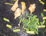 Foto del paso 3 de la receta: Arroz con camagroc, secreto, alcachofas..