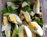 Gambar langkah 3 resipi Egg Caesar Salad.