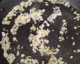 Foto del paso 2 de la receta: Arroz con butifarra negra y níscalos (rovellons)