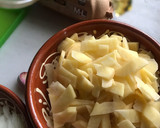 Foto del paso 2 de la receta: Tortilla de patatas y cebolla, la típica, para dos que se cuidan!! (muy light)