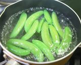 鹹蛋甜豆炒苦瓜的食譜步驟1照片